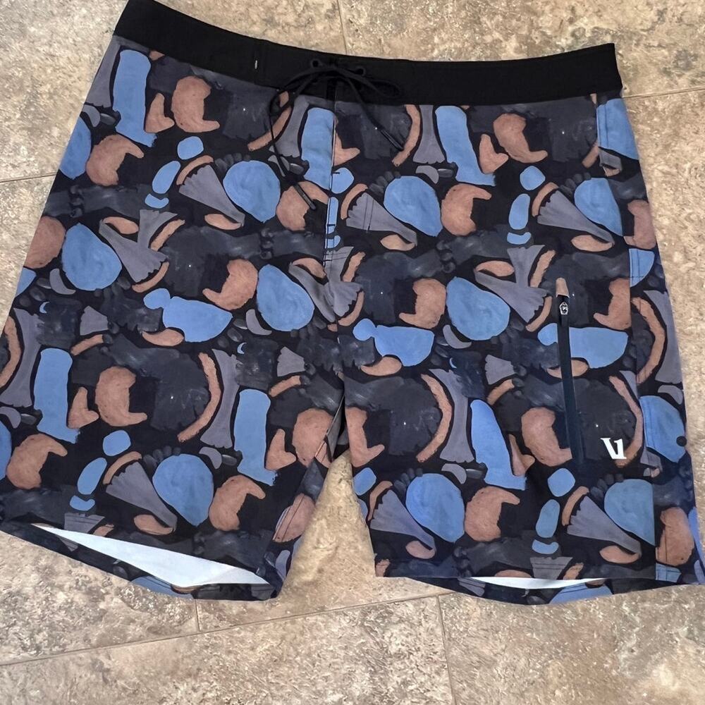 Vuori Infinity Swimwear Board shorts Black Multicolor Print, Men's size 34